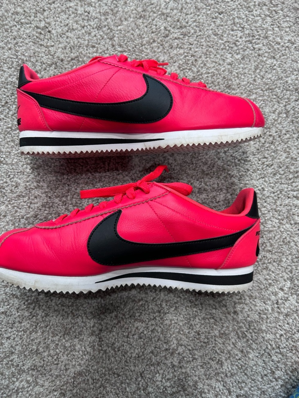 Nike classic Cortez red orbit and Black Sneakers